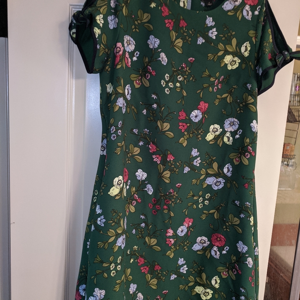 Green Floral Print shift dress with  Pockets!